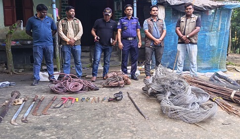 নড়াইলে রেললাইন ও পল্লী বিদ্যুতের চোরাইকৃত তামার তার উদ্ধার, আটক ২
