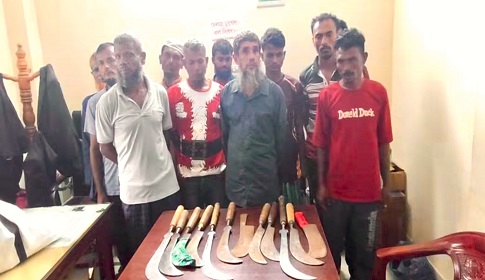 নড়াইলে আদালত এলাকা থেকে দেশীয় অস্ত্রসহ ১১ জন আটক