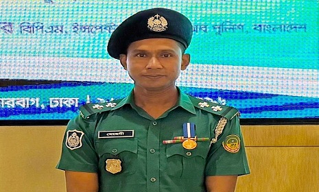 গুরুত্বপূর্ণ মামলার তদন্ত অবদানে পিপিএম-সেবা পেলেন এসআই মেহেদী
