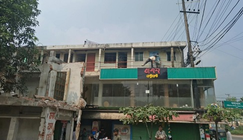 নুরুন্নবী চেয়ারম্যান মার্কেটে উচ্ছেদ ঘিরে মুখোমুখি মালিকপক্ষ-সিডিএ