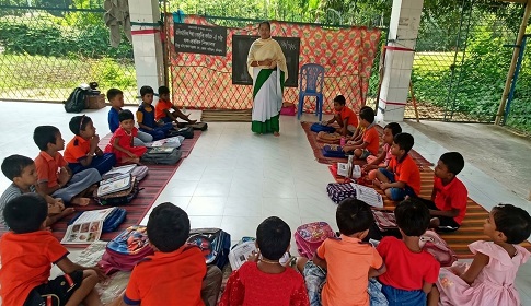 নহাটা শ্মশান কালীবাড়ি প্রাক-প্রাথমিক বিদ্যালয়ে শিক্ষার আলোয় ৩০ শিশু