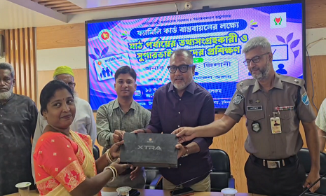 ‘নারীদের সম্মান বৃদ্ধির জন্য প্রধানমন্ত্রী তাদের নামে ফ্যামিলি কার্ড দিয়েছে’