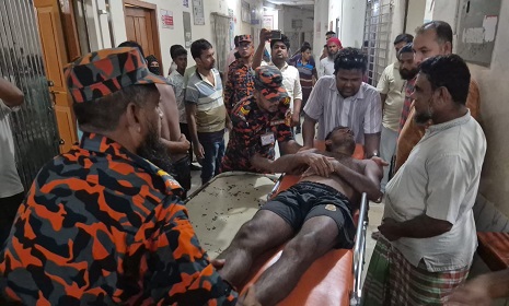 পদ্মা নদীতে নৌকাবাইচে সংঘর্ষ, আহত ২০