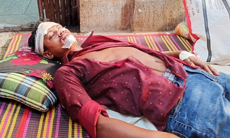জামালপুরে জমি নিয়ে বিরোধে বাড়িঘরে হামলা-মারধর, থানায় অভিযোগ