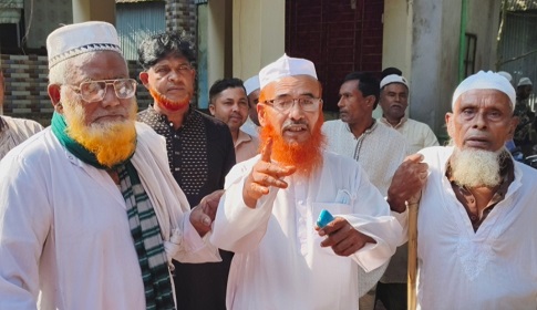 কাপাসিয়ায় রাস্তা বিরোধ ও মসজিদে যাতায়াতে বাধা, এলাকাবাসীর ক্ষোভ