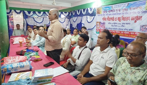 শ্যামনগরে দুর্গা পূজা উপলক্ষে ১৫১ কণ্ঠে পবিত্র গীতা পাঠ ও বস্ত্র বিতরণ