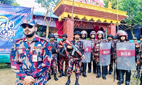 কাপ্তাইয়ে দুর্গাপূজায় ৪১ বিজিবির কড়া নিরাপত্তা, ৭টি মণ্ডপ পরিদর্শন করলেন অধিনায়ক