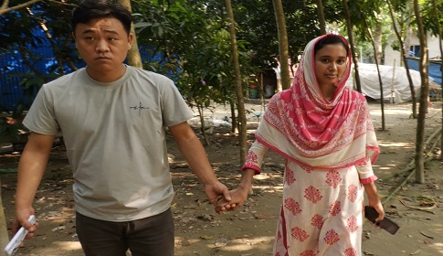প্রেমের টানে চীনের যুবক মাদারীপুরে, মুসলিম হয়ে বিয়ে করতে চান  