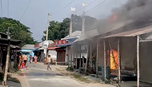 সালথার বড়দিয়া বাজারে ভয়াবহ অগ্নিকাণ্ডে ৩টি দোকান ভস্মীভূত, ২০ লাখ টাকার ক্ষতি