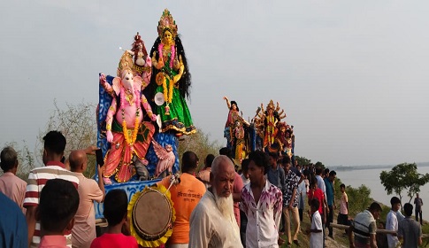 প্রতিমা বিসর্জন ইছামতি নদীতে, হলো না দুই বাংলার মিলনমেলা