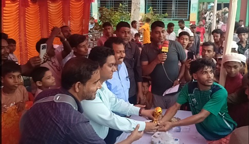 মহম্মদপুরে আঃ জব্বার মোল্লা স্মৃতি ফুটবল টুর্নামেন্টের উদ্বোধন