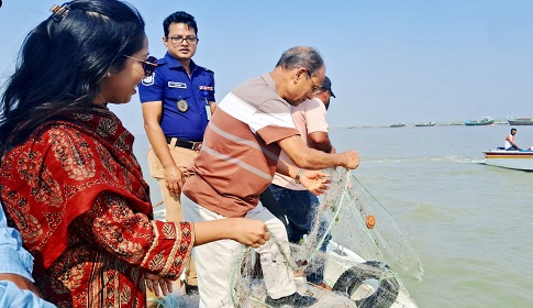 লৌহজংয়ে এমপি’র উপস্থিতিতে পদ্মায় বিশেষ অভিযানে ৮ জেলের কারাদণ্ড