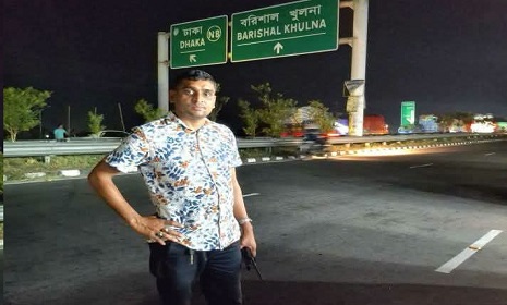 হাতে ওয়াকিটকি, ফেসবুক পেজের আড়ালে সবুজের কর্মকাণ্ড নিয়ে প্রশ্ন