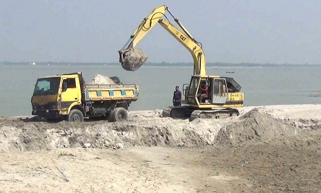 অবৈধ বালু উত্তোলন বন্ধ ও পদ্মা সেতু রক্ষায় রিট