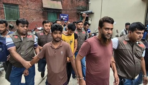 পুলিশ পরিচয়ে ১০২ ভরি স্বর্ণ ছিনতাই, গ্রেপ্তার ৪, উদ্ধার ৮৮ লাখ টাকা