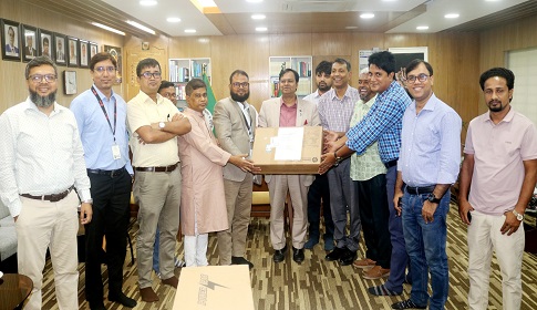 গোবিপ্রবিকে ১০টি কম্পিউটার উপহার দিল ইউসিবি ব্যাংক