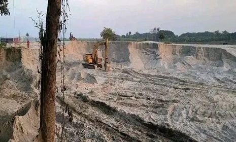 পাংশায় নদীর বালু বিক্রির অভিযোগ ইউপি সদস্য, তাঁর ভাই ও ছাত্রদল নেতার বিরুদ্ধে