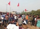 গাজীপুরে বিশ্ববিদ্যালয়ের নাম পরিবর্তনের দাবিতে রেললাইন অবরোধ