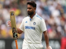 ম্যাচের মাঝপথেই শাস্তি পেলেন পান্ত