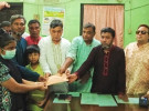 নিহত দুই শ্রমিক পরিবারকে নগদ টাকা অনুদান