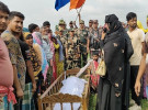 যশোর সীমান্তে পতাকা বৈঠকের মাধ্যমে ভারতীয় নাগরিকের লাশ দেখল বাংলাদেশি স্বজনরা