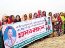 মানববন্ধনে অঝোরে কাঁদলেন গুলিবিদ্ধ ২ যুবকের স্বজনরা