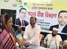 বাগেরহাটে কৃষকদের মাঝে বিএনপি নেতার উন্নত ধান বীজ বিতরণ