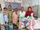 মাদারীপুরে পায়ে চালিত রিকসা চালকদের মধ্যে খাদ্য সামগ্রী বিতরণ
