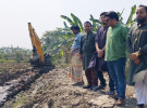 বড়াইগ্রামে ৮'শ বিঘা জমি রক্ষায় এসি ল্যান্ডের উদ্যোগে বাঁধ অপসারণ