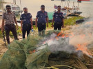 ঈশ্বরদীতে ২০ হাজার মিটার অবৈধ চায়না জাল পুড়িয়ে ধ্বংস