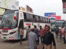 বরিশাল কেন্দ্রীয় বাস টার্মিনালের প্রবেশ মুখে অবৈধ বাস কাউন্টার
