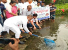 কোটালীপাড়ায় দেশীয় মাছের পোনা অবমুক্ত