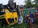 টাঙ্গাইলে ট্রাক উল্টে ১৫ জন নিহত