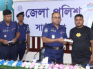 সাতক্ষীরায় উদ্ধারকৃত মোবাইল ও বিকাশের টাকা প্রকৃত মালিকদের নিকট হস্তান্তর