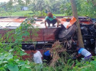 গোপালগঞ্জে বাস-ট্রাকের ত্রিমুখী সংঘর্ষে নিহত ১