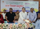 ময়মনসিংহে সড়ক দুর্ঘটনায় ক্ষতিগ্রস্তদের মাঝে চেক বিতরণ