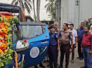 ফুল দিয়ে সাজানো ওসির গাড়িতে করে অবসরে গেলেন এসআই