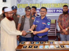 নড়াইলে হারানো ২৬টি মোবাইল ও নগদ ৫১ হাজার টাকা উদ্ধার করে প্রকৃত মালিকদের নিকট হস্তান্তর