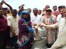 কুড়িগ্রামে বন্যার্তদের মাঝে খাবার তুলে দিলো প্রশাসন