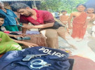 গোপালগঞ্জে হ্যান্ডকাফ ও পুলিশ লেখা কোটিসহ যুবক আটক 