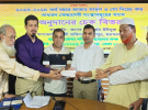 ফুলপুরে সমাজকল্যাণ পরিষদের অনুদানের চেক বিতরণ