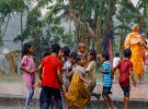 বৃষ্টির সময় নিরাপদে থাকতে যা করবেন