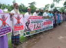 সুবর্ণচরে মসজিদের পুকুর দখল করার প্রতিবাদে মানববন্ধন 