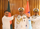 নতুন নৌপ্রধানকে ভাইস অ্যাডমিরাল র‍্যাংক ব্যাজ পরালেন প্রধানমন্ত্রী
