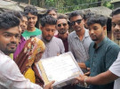 গোপালগঞ্জে জুলাই শহীদ পরিবারের হাতে প্রধানমন্ত্রীর উপহার পৌঁছে দিল ছাত্রদল