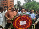 শহীদদের প্রতি সাতক্ষীরা জেলা প্রশাসনের শ্রদ্ধা নিবেদন