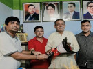 মোকামতলায় বিএনপির নবগঠিত আহ্বায়ক কমিটিকে পূজা উদযাপন পরিষদের ফুলেল শুভেচ্ছা
