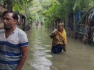 বাগেরহাটে জোয়ারের পানিতে তলিয়ে থাকে মাজিডাঙ্গা আশ্রয়ণে ভূমিহীনদের বাড়িঘর, বেড়িবাঁধের দাবি