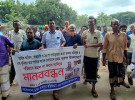 ঠাকুরগাঁওয়ে পলাতক চেয়ারম্যানকে পরিষদে বহাল না করার দাবিতে মানববন্ধন