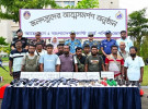 সুন্দরবনের বনদস্যু ‘নানা ভাই’ বাহিনীর ১২ সদস্যের আত্মসমর্পণ